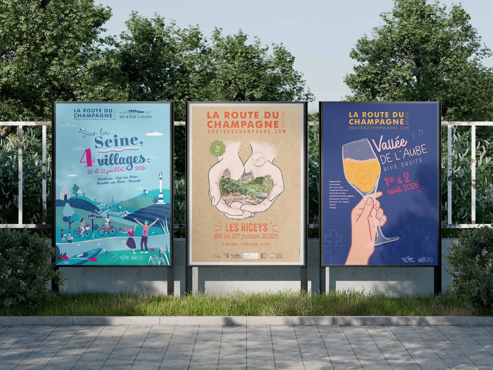 Trois affiches de La Route du Champagne en fête exposées côte à côte sur des panneaux d'affichage.