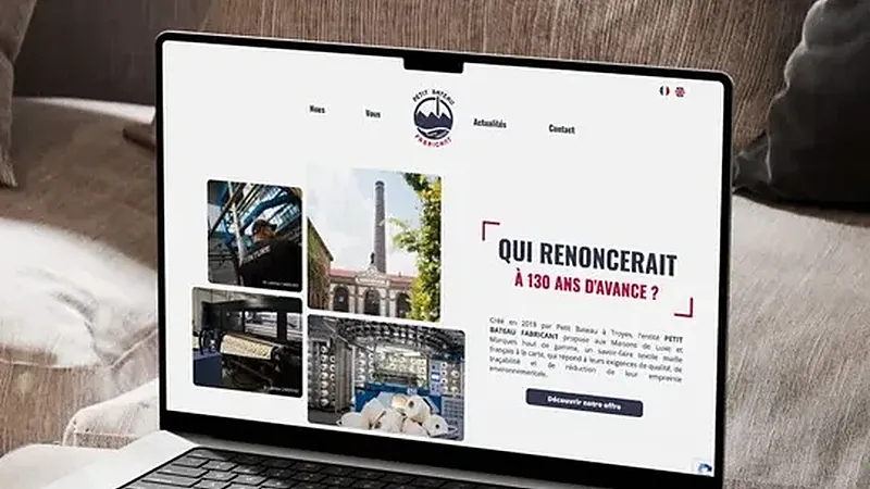 La page d’accueil du site Petit Bateau Fabricant sur un ordinateur portable